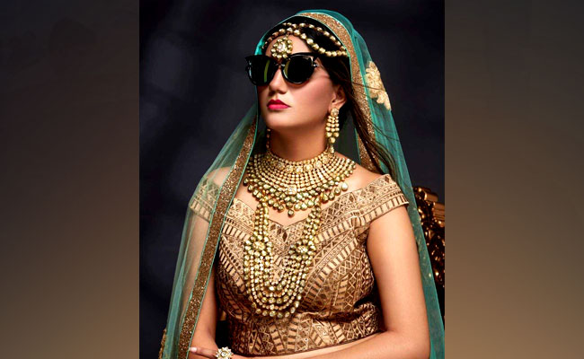 सपना चौधरी को इस स्टाइल मे देखा तो भूल जाएंगे फिरंगी मेम, काले चश्मे में यूं दिखा देसी स्वैग