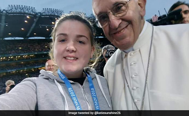 Enterprising 12-Year-Old Clicks Selfie With The Pope, Leaves Twitter Impressed