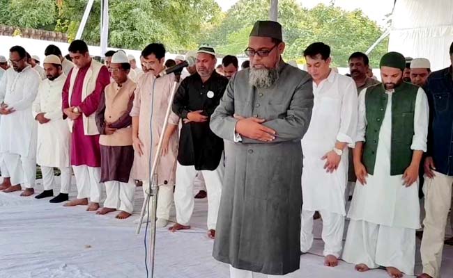 In UP, Shia, Sunni Muslims Stand Shoulder To Shoulder For Eid Prayers