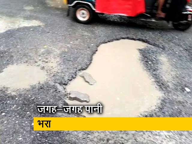 सिटी सेंटर: मुंबई में भारी बारिश से लोग बेहाल, बागपत जेल में डॉन की हत्या के खुलते राज