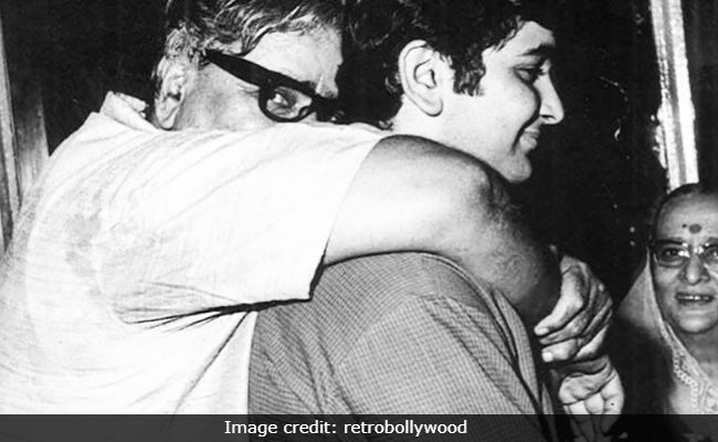 Rishi Kapoor's Throwback Pic Featuring Grandparents Prithviraj And Ramsarni Kapoor Is Pure Gold