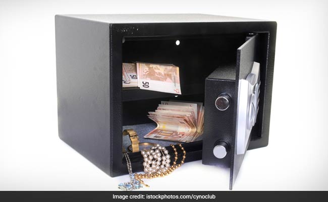 Couple Finds Treasure Worth $52,000 Buried In Backyard, Does This With It