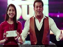 'दस का दम' के प्रोमो में सलमान से मिली 'Kiss' से हुईं फेमस, यूं बदली योगिता की जिंदगी 'दस का दम' के प्रोमो में सलमान से मिली 'Kiss' से हुईं फेमस, यूं बदली योगिता की जिंदगी