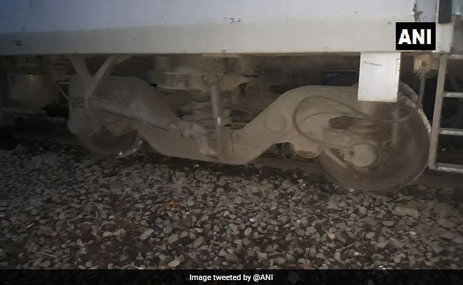 Power Car Of Sampoorna Kranti Superfast Express Derails At Ghaziabad