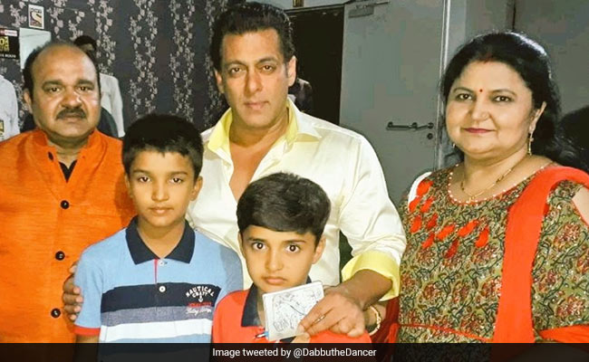 डब्बू अंकल ने सलमान खान से मिलने के लिए किया ये काम, फिर कुछ यूं खींची सेल्फी