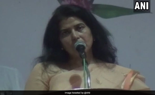 राज्यसभा सांसद और बीजेपी नेता सरोज पांडेय ने राहुल गांधी को कहा 'मंदबुद्धि'