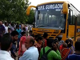 गुरुग्राम में नौकरी पर जा रहे साइकिल सवार पति-पत्नी को स्कूल बस ने कुचला, मौत गुरुग्राम में नौकरी पर जा रहे साइकिल सवार पति-पत्नी को स्कूल बस ने कुचला, मौत