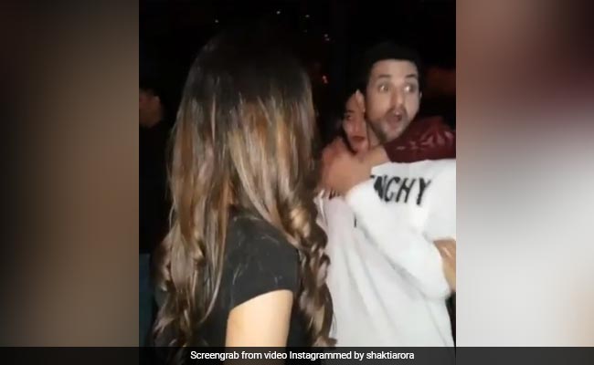 बीवी और गर्लफ्रेंड के बीच फंसे ये टीवी एक्टर, तीसरी ने पीछे से धर-दबोचा