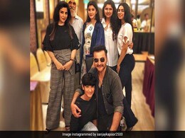 शनाया कपूर हुईं ग्रेजुएट, जश्न में शामिल खुशी और अंशुला कपूर; देखें Pics शनाया कपूर हुईं ग्रेजुएट, जश्न में शामिल खुशी और अंशुला कपूर; देखें Pics