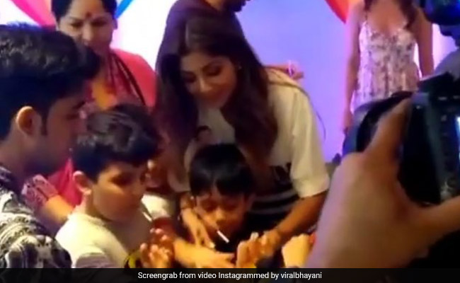 शिल्पा शेट्टी के बेटे के बर्थडे पर लंदन से आया केक, कुछ ऐसे मनाई पार्टी... देखें वीडियो