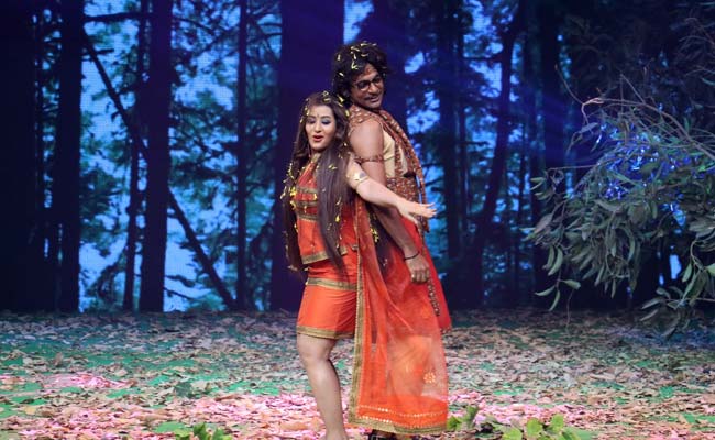 शिल्पा शिंदे-सुनील ग्रोवर  ने किया 'नागिन डांस', देखें हसीन नागिन और चश्मे वाले नाग की जुगलबंदी