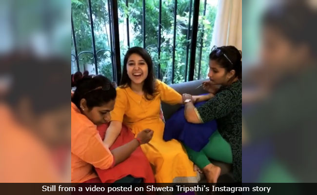 Inside <i>Masaan</i> Actress Shweta Tripathi's <i>Mehendi</i> Ceremony