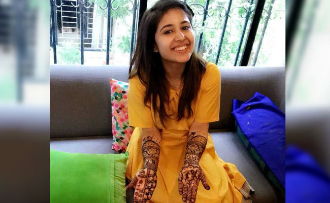 <i>Masaan</i> Actress Shweta Tripathi's Unique Mehendi Has Elements Of Her Love Story