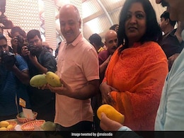 Manish Sisodia's "Aam" Joke At Delhi Mango Fest Manish Sisodia's "Aam" Joke At Delhi Mango Fest