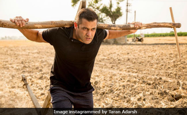 Wishing the handsome, fitness enthusiast Salman Khan A Very Happy Birthday!
