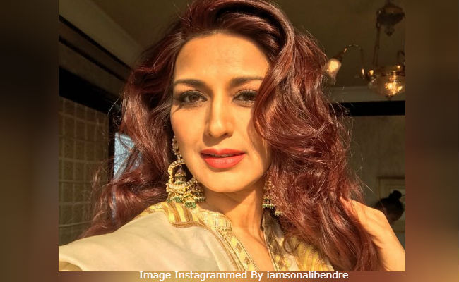 'Sonali Bendre, You Are A Fighter,' Says Bollywood After She Reveals Cancer Diagnosis