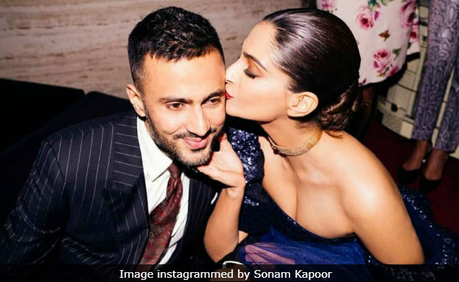 Sonam Kapoor And Anand Ahuja's Loved-Up Pics Prove 'Everyday's Phenomenal'