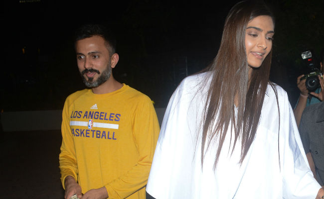Sonam Kapoor's Work-Life Balance: <i>Veere Di Wedding</i> Duties, Then Date With Anand Ahuja