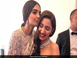 पाकिस्तानी एक्ट्रेस और सोनम कपूर की ये फोटो इंटरनेट पर हो रही वायरल, जानिए क्या है वजह पाकिस्तानी एक्ट्रेस और सोनम कपूर की ये फोटो इंटरनेट पर हो रही वायरल, जानिए क्या है वजह