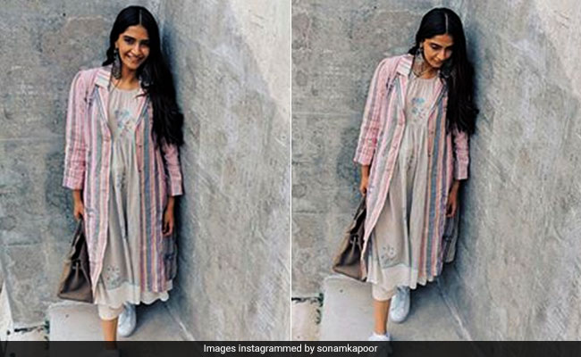 Trust Sonam Kapoor To Give Us A Lesson In Comfy Yet Chic Travel Dressing