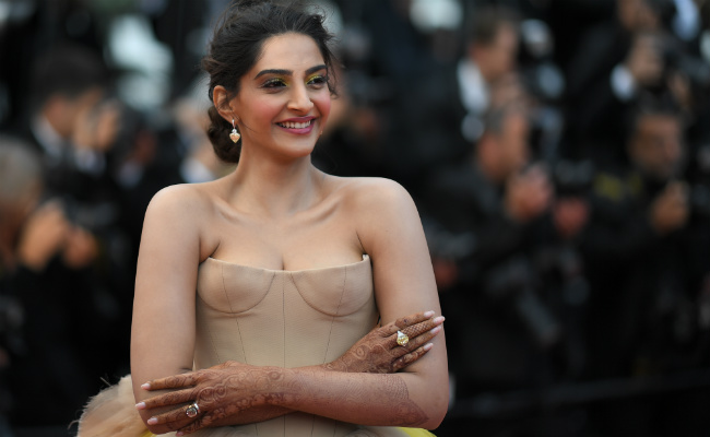 Sonam Kapoor's Bridal Mehendi At Cannes Caught The Attention Of Foreign Media