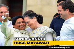 Watch: Sonia Gandhi, Mayawati Hug At Kumaraswamy Swearing-in Ceremony Watch: Sonia Gandhi, Mayawati Hug At Kumaraswamy Swearing-in Ceremony
