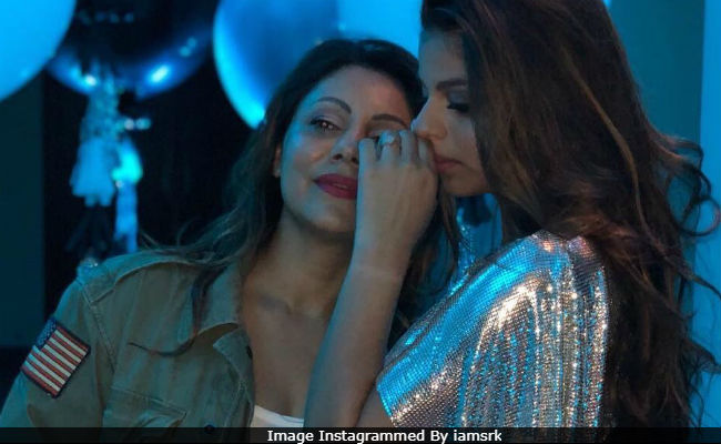 Shah Rukh Khan's Caption For This Million Dollar Pic Of Gauri And Suhana Will Make You Go Aww