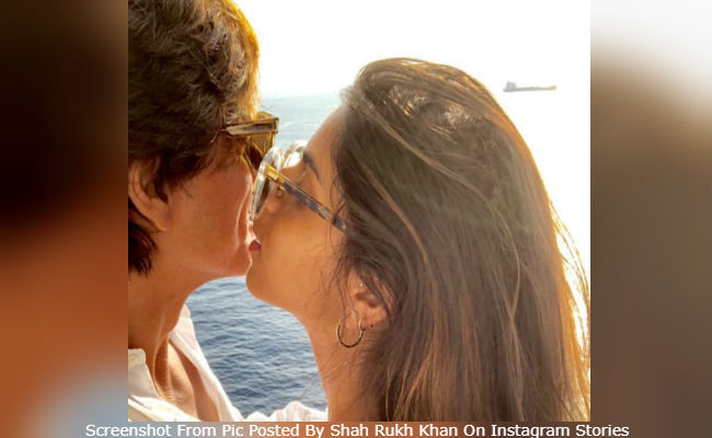 Shah Rukh Khan's 'Sun-Kissed' Pic With Daughter Suhana Will Brighten Up Your Day