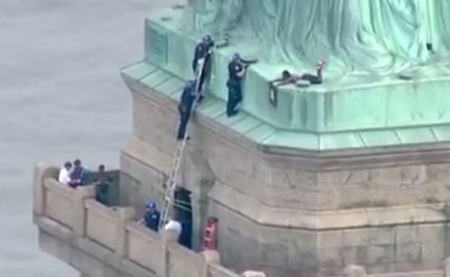 Woman Climbs Statue of Liberty Forcing 4-Hour Standoff With Police. Watch