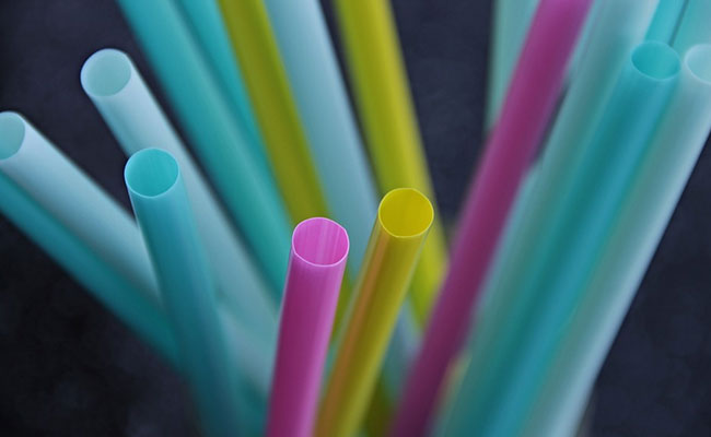 Canada To Ban Sngle-Use Plastics Such As Bags, Straws By End Of 2021