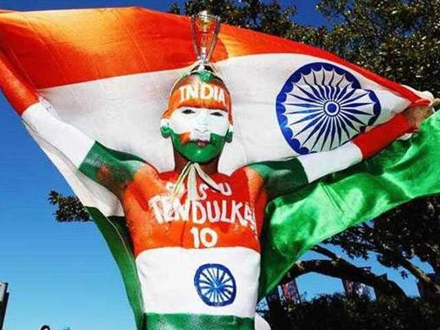 Thats how Mahendra Singh dhoni gave very-very special gift to Sachin Tendulkar fan Thats how Mahendra Singh dhoni gave very-very special gift to Sachin Tendulkar fan