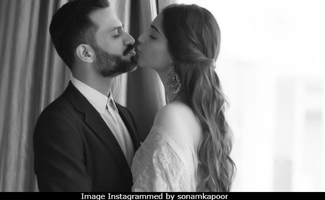 Sonam Kapoor's Pic With Anand Ahuja From Delhi Goes Instantly Viral