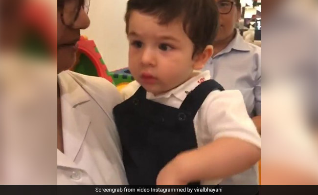 गोद में कुछ यूं डांस करते नजर आये तैमूर, बर्थडे बैश में दिखा अनोखा अंदाज.. देखें Video