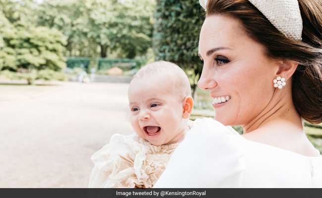 Prince Louis' Latest Pic With Mom Kate Middleton Has Internet Going "Aww"