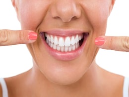 Teeth Staining Foods: ये 5 फूड्स आपके दातों को कर सकते हैं खराब, पीलापन ही नहीं दाग-धब्बे भी करेंगे परेशान Teeth Staining Foods: ये 5 फूड्स आपके दातों को कर सकते हैं खराब, पीलापन ही नहीं दाग-धब्बे भी करेंगे परेशान