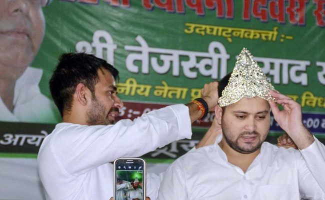 तेजस्वी ने 'परिवार में कलह' की अफवाहों का किया खंडन, भ्रम फैलाने के लिए इस शख्स को ठहराया जिम्मेदार