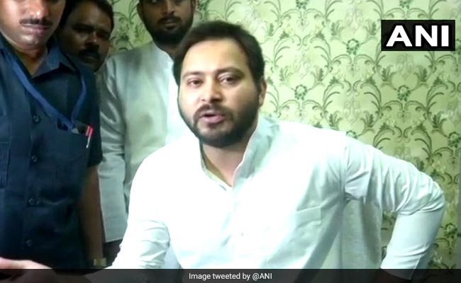 तेजप्रताप से मनमुटाव पर तेजस्&zwj;वी यादव ने किया इनकार, कहा- वह सिर्फ मेरे बड़े भाई नहीं, मेरे मार्गदर्शक भी