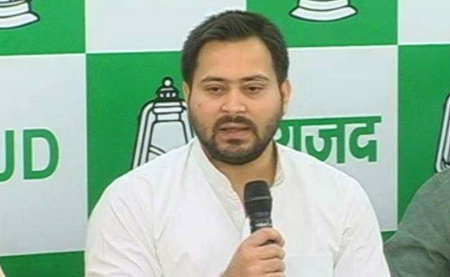 गुजरात की घटना पर तेजस्वी ने कहा- मोदी-शाह से इतना भी मत डरो, संजय निरूपम बोले- याद रखना एक दिन PM को वाराणसी भी जाना है