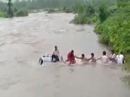 Watch: Miraculous Rescue Of Family Trapped In Submerged Car Near Mumbai Watch: Miraculous Rescue Of Family Trapped In Submerged Car Near Mumbai