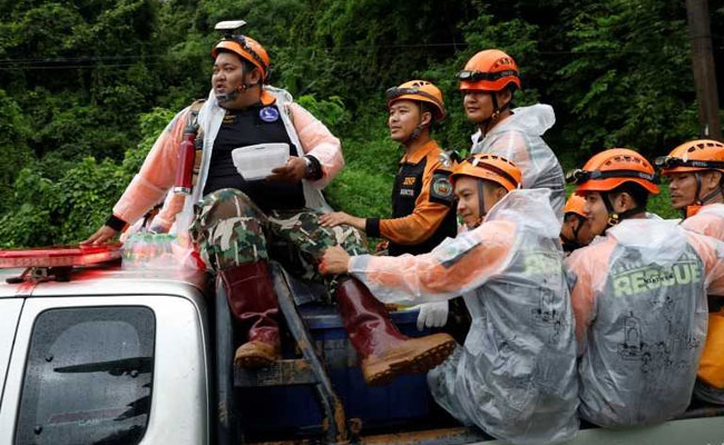 Unable To Find Lost Boys, Thai Police Drops Survival Packages Into Cave