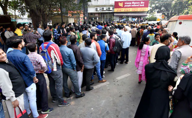 ये क्या! मार्च में फिर नोटबंदी जैसे हालात? एटीएम के आगे लग सकती हैं लंबी-लंबी लाइनें
