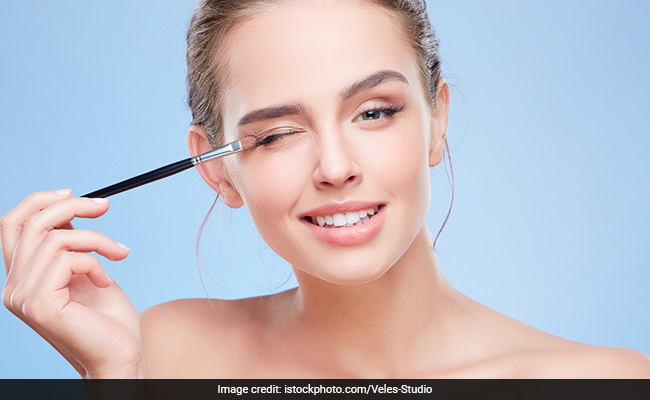 If You Have Oily Eyelids, Try These 5 Fixes