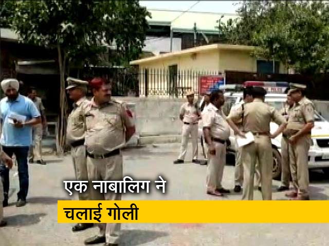 दिल्‍ली के तीस हजारी कोर्ट कैंपस में फ़ायरिंग, एक शार्प शूटर घायल