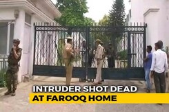 Intruder Rams Farooq Abdullah's House With Car, Runs Inside; Shot Dead Intruder Rams Farooq Abdullah's House With Car, Runs Inside; Shot Dead