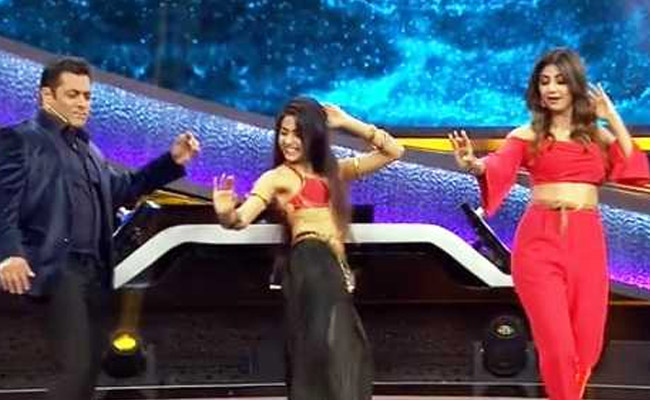 Video: इस लड़की का Belly Dance देखकर छूट गए सलमान खान के पसीने, फराह और शिल्पा शेट्टी भी हुईं Shocked