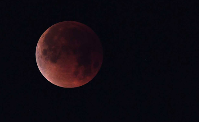 'Blood Moon', Mars Pair Up To Offer Thrilling Double Bill For Skygazers