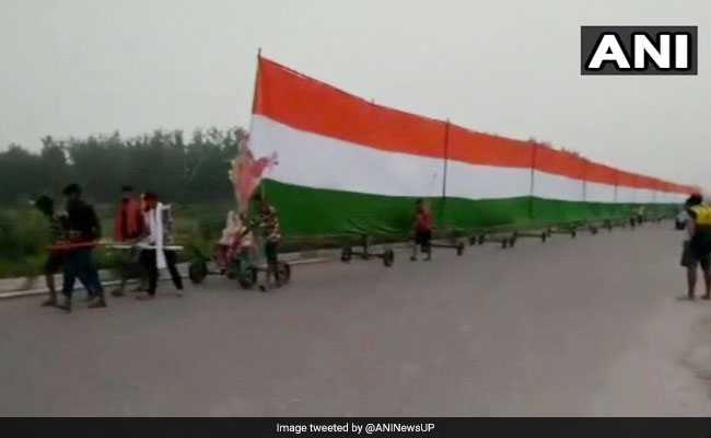 35 <i>Kanwar</i> Pilgrims Carry 361-Feet Long National Flag In UP