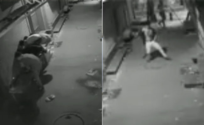 चोरों ने पहले लगाए ठुमके फिर की चोरी, CCTV में कैद हुई पूरी घटना