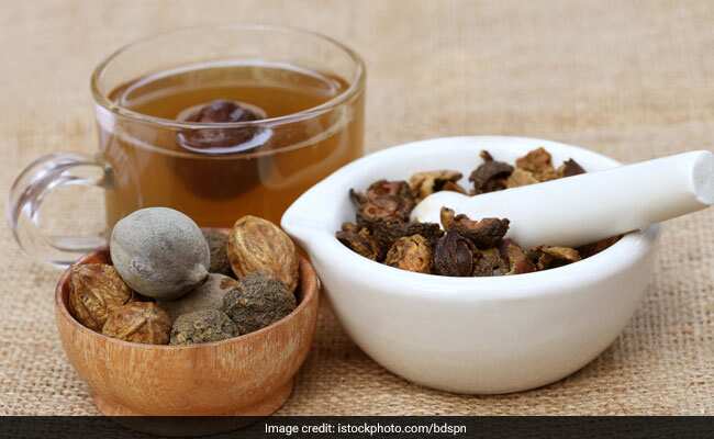 Ayurvedic Weight Loss Herbs: ये 6 आयुर्वेदिक जड़ी बूटियां वजन के साथ पेट की चर्बी घटाने के लिए भी हैं कमाल, रोजाना करें सेवन!