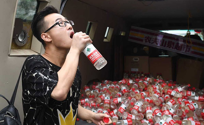 An "Exhibition" Of Dirty Water In China Hopes To Shock People Into Action